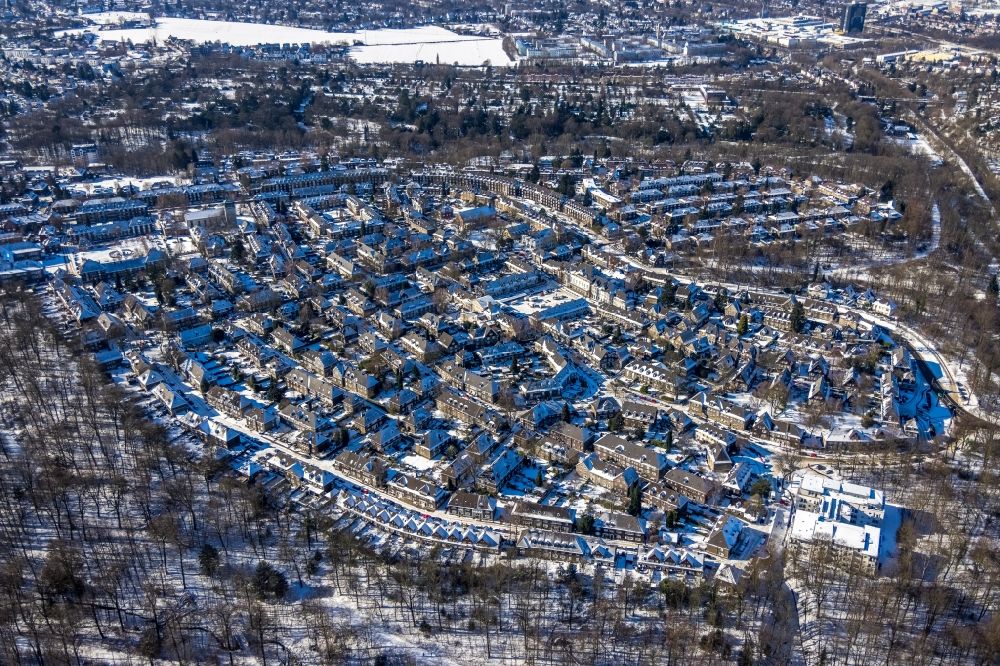 Essen from above - Wintry snowy residential area of a??a??a multi-family housing estate in the Margarethenhoehe district in Essen in the Ruhr area in the state North Rhine-Westphalia, Germany