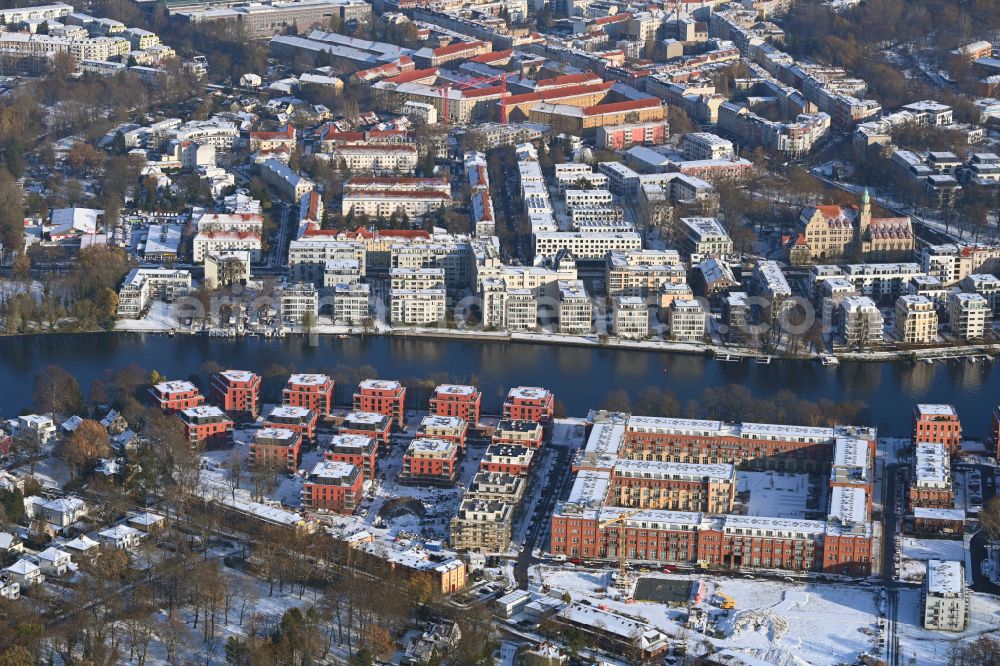 Aerial image Berlin - Wintry snowy multi-family housing Wasserstadt Spindlersfeld on street Ottomar-Geschke-Strasse in the district Koepenick in Berlin, Germany