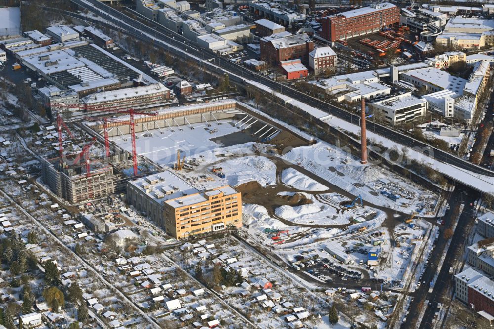 Berlin from the bird's eye view: Wintry snowy new building construction site in the industrial park Gewerbehoefequartier Go West on street Forckenbeckstrasse in the district Schmargendorf in Berlin, Germany