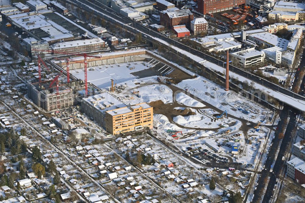 Aerial image Berlin - Wintry snowy new building construction site in the industrial park Gewerbehoefequartier Go West on street Forckenbeckstrasse in the district Schmargendorf in Berlin, Germany