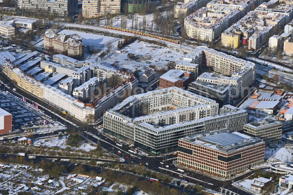 Berlin from the bird's eye view: Wintry snowy new construction of an office and commercial building ensemble of the LIP - Ludger Inholte Projektentwicklung in the district of Schoeneberg in Berlin, Germany