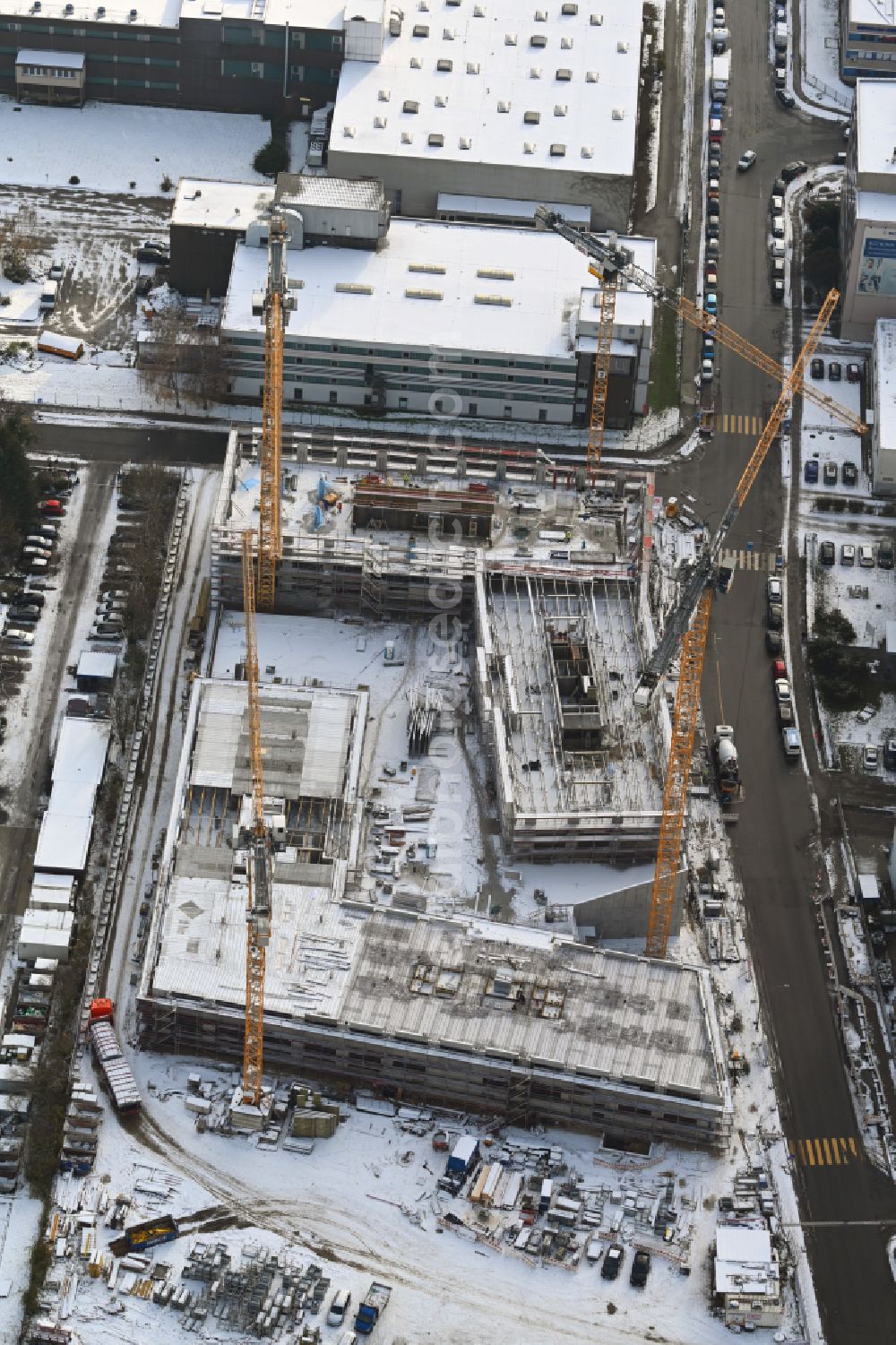 Aerial image Berlin - Wintry snowy construction site to build a new office and commercial building INK Berlin - Inspire Neukoelln on Ballinstrasse - Woermannkehre in the district Neukoelln in Berlin, Germany