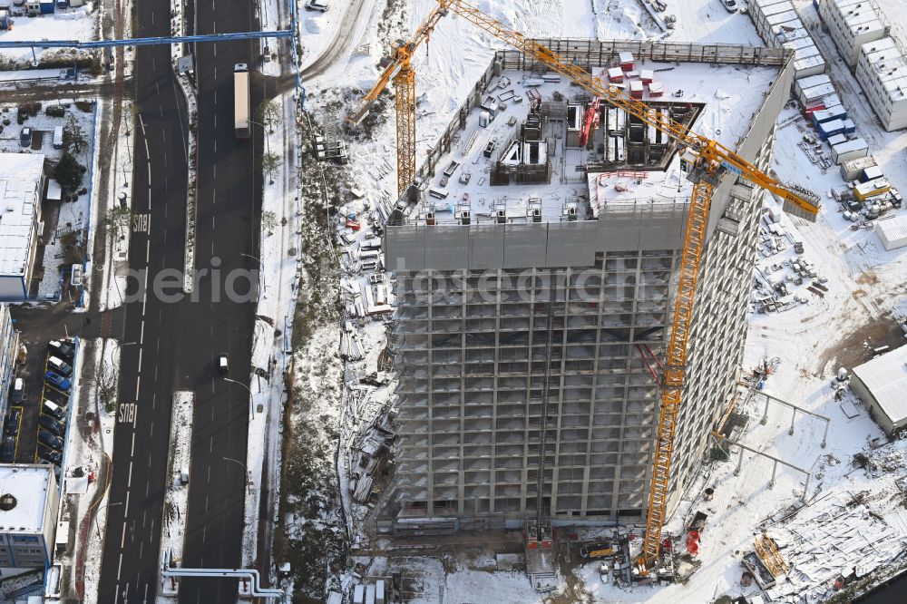 Aerial photograph Berlin - Wintry snowy new construction high-rise construction site the hotel complex Estrel Tower on street Sonnenallee in the district Neukoelln in Berlin, Germany