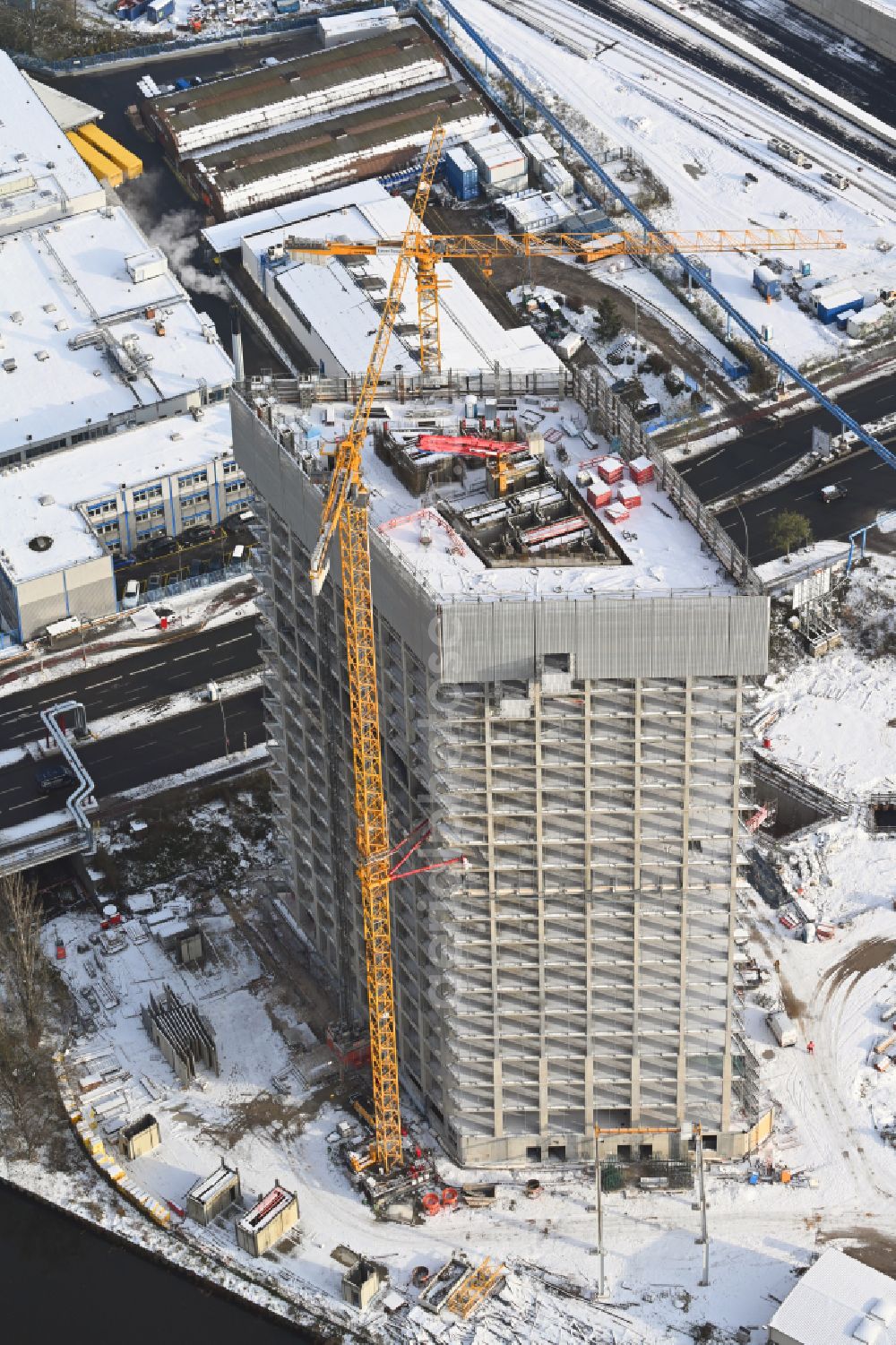 Berlin from the bird's eye view: Wintry snowy new construction high-rise construction site the hotel complex Estrel Tower on street Sonnenallee in the district Neukoelln in Berlin, Germany