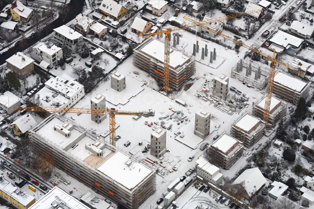 Aerial photograph Berlin - Wintry snowy construction site to build a new multi-family residential complex on street Muensterberger Weg in the district Kaulsdorf in Berlin, Germany