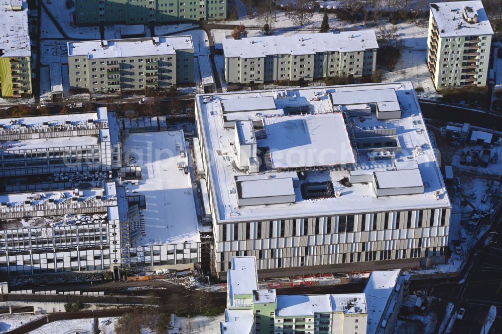 Berlin from above - Wintry snowy construction site for a new extension to the hospital grounds Vivantes Klinikum Neukoelln on street Rudower Chaussee in the district Neukoelln in Berlin, Germany