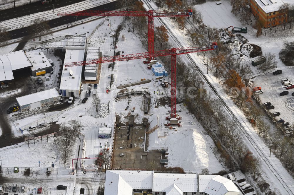 Aerial photograph Berlin - Wintry snowy construction site of a student dorm on street Ontarioseestrasse in the district Friedrichsfelde in Berlin, Germany