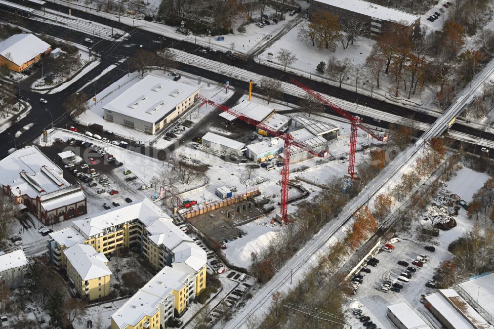 Aerial image Berlin - Wintry snowy construction site of a student dorm on street Ontarioseestrasse in the district Friedrichsfelde in Berlin, Germany
