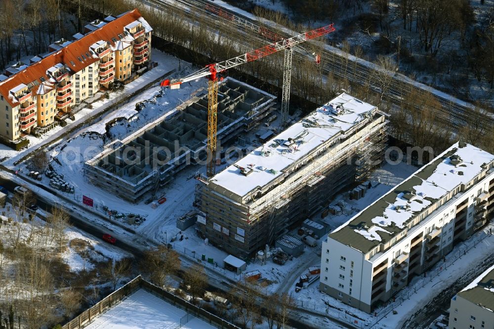 Bernau from above - Wintry snowy construction site of a new residential area of the terraced housing estate Am Mahlbusen in Bernau in the state Brandenburg, Germany