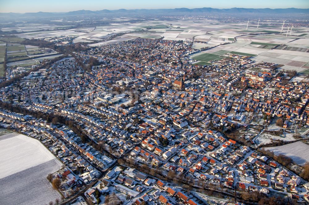 Aerial photograph Herxheim bei Landau (Pfalz) - Wintry snowy town View of the streets and houses of the residential areas in Herxheim bei Landau (Pfalz) in the state Rhineland-Palatinate, Germany