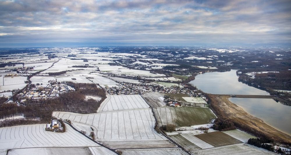 Aerial image Stockum - Wintry snowy village view on the edge of agricultural fields and land and Moehnsee in Stockum at Ruhrgebiet in the state North Rhine-Westphalia, Germany