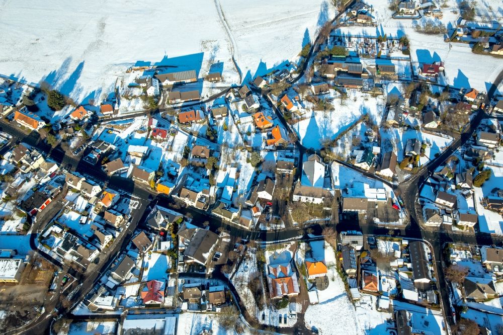 Aerial image Voßwinkel - Wintey snowy Town View of the streets and houses of the residential areas in Vosswinkel in the state North Rhine-Westphalia