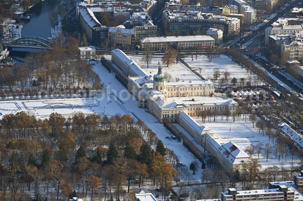 Berlin from the bird's eye view: Wintry snowy palace on street Spandauer Damm in the district Charlottenburg in Berlin, Germany