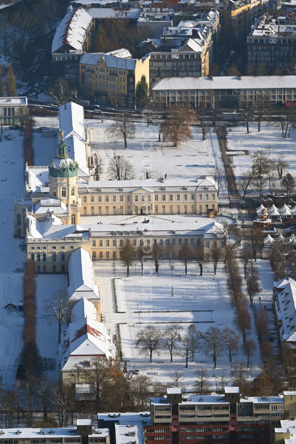 Aerial image Berlin - Wintry snowy palace on street Spandauer Damm in the district Charlottenburg in Berlin, Germany