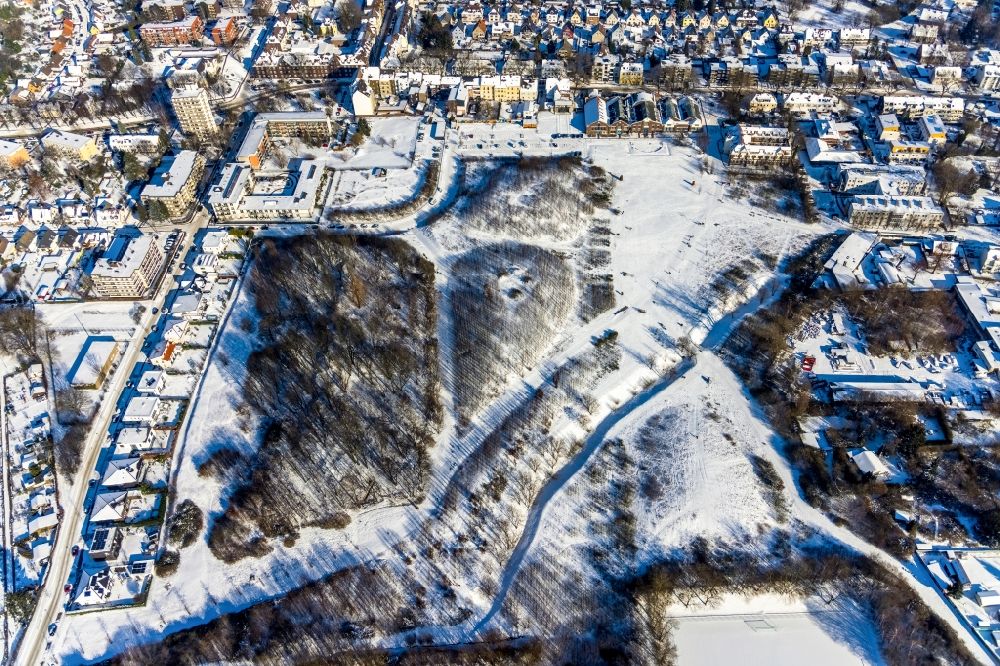 Aerial image Herne - Wintry snowy park of Flottmannpark in Herne at Ruhrgebiet in the state North Rhine-Westphalia, Germany