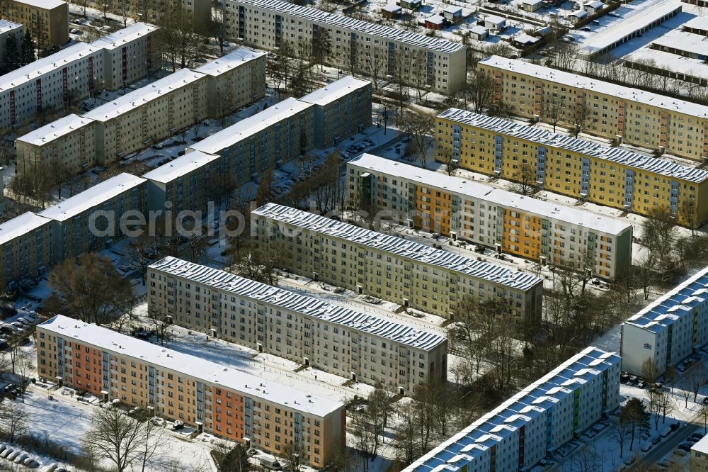 Stralsund from the bird's eye view: Wintry snowy skyscrapers in the residential area of industrially manufactured settlement on Heinrich-Heine-Ring in Stralsund in the state Mecklenburg - Western Pomerania, Germany