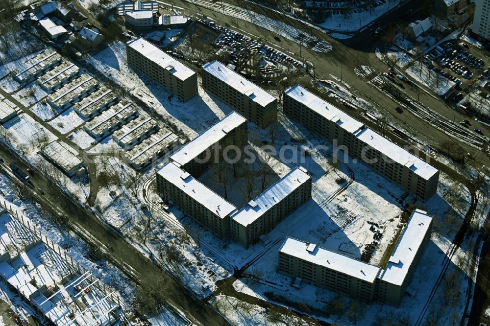 Berlin from the bird's eye view: Wintry snowy building ruin of the empty prefabricated apartment building Wartenberger Strasse - Wollenberger Strasse in the district Hohenschoenhausen in Berlin, Germany