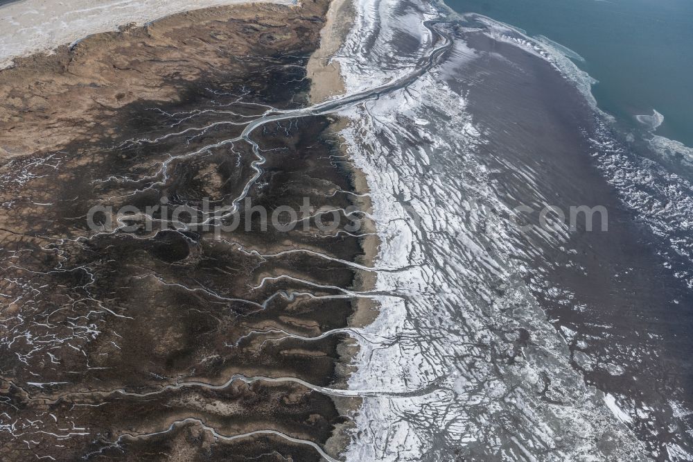 Aerial photograph Spiekeroog - Wintry snowy formation of tides in the Wadden Sea landscape of North Sea in Spiekeroog in the state Lower Saxony, Germany