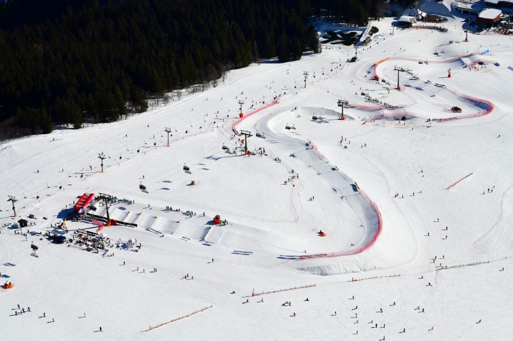 Feldberg (Schwarzwald) from the bird's eye view: Wintry snowy landscape with the parcour for the World Cup Ski Cross at the ski sports area Seebuck on the Feldberg mountain in Feldberg (Schwarzwald) in the state Baden-Wurttemberg, Germany
