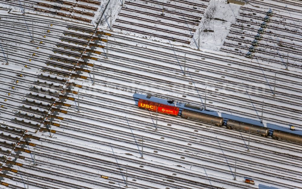 Seevetal from the bird's eye view: Wintry snowy marshalling yard and freight station Maschen of the Deutsche Bahn in the district Maschen in Seevetal in the state Lower Saxony, Germany