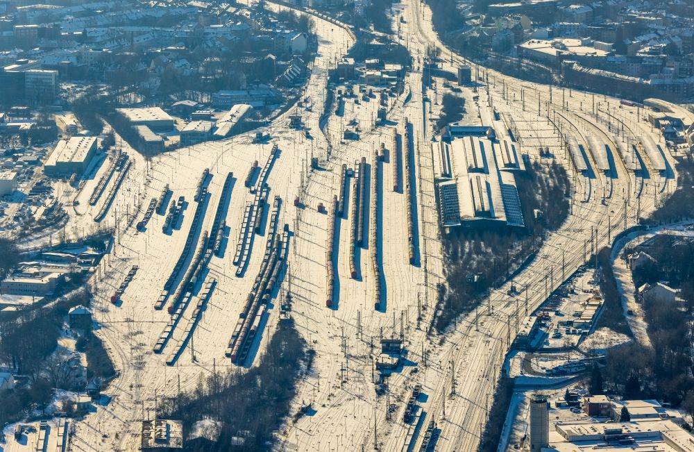 Aerial photograph Herne - Wintry snowy tracks and rails at the Wanne-Eickel main station and the freight yard - marshalling yard of the Deutsche Bahn in Herne in the Ruhr area in the state of North Rhine-Westphalia