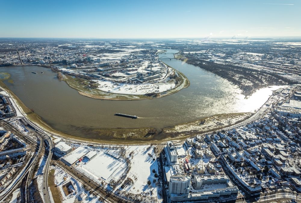 Aerial image Düsseldorf - Wintry snowy curved loop of the riparian zones on the course of the river Rhine in Duesseldorf in the state North Rhine-Westphalia, Germany