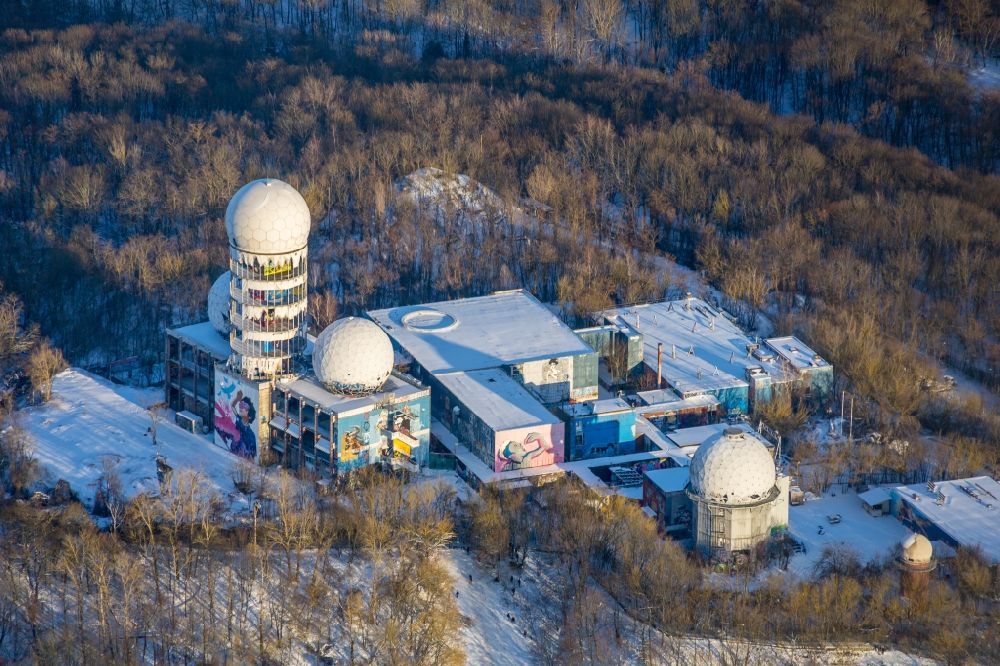 Aerial image Berlin - Wintry snowy ruins of the former American military interception and radar system on the Teufelsberg in Berlin - Charlottenburg