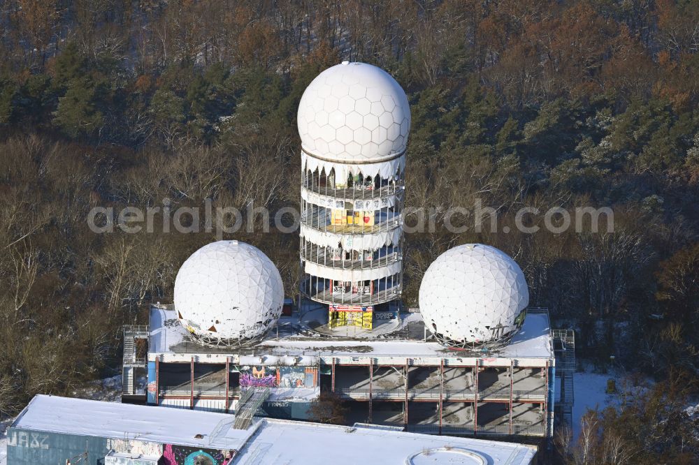 Berlin from the bird's eye view: Wintry snowy ruins of the former American military interception and radar system on the Teufelsberg in Berlin - Charlottenburg