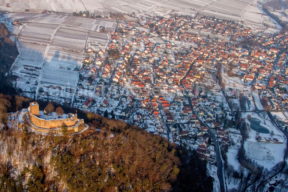 Aerial photograph Klingenmünster - Wintry snowy Ruins and vestiges of the former castle and fortress Burg Landeck in Klingenmuenster in the state Rhineland-Palatinate, Germany