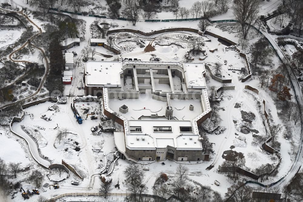 Berlin from above - Wintry snowy construction site for reconstruction and modernization and renovation of a building Pachyderm house in the zoo on street Am Tierpark in the district Friedrichsfelde in Berlin, Germany