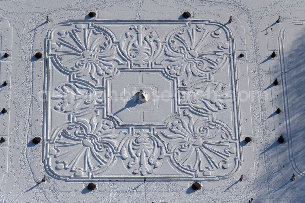 Nordkirchen from the bird's eye view: Wintry snowy building complex in the park of the castle Schlosspark des Schloss Nordkirchen in Nordkirchen in the state North Rhine-Westphalia, Germany