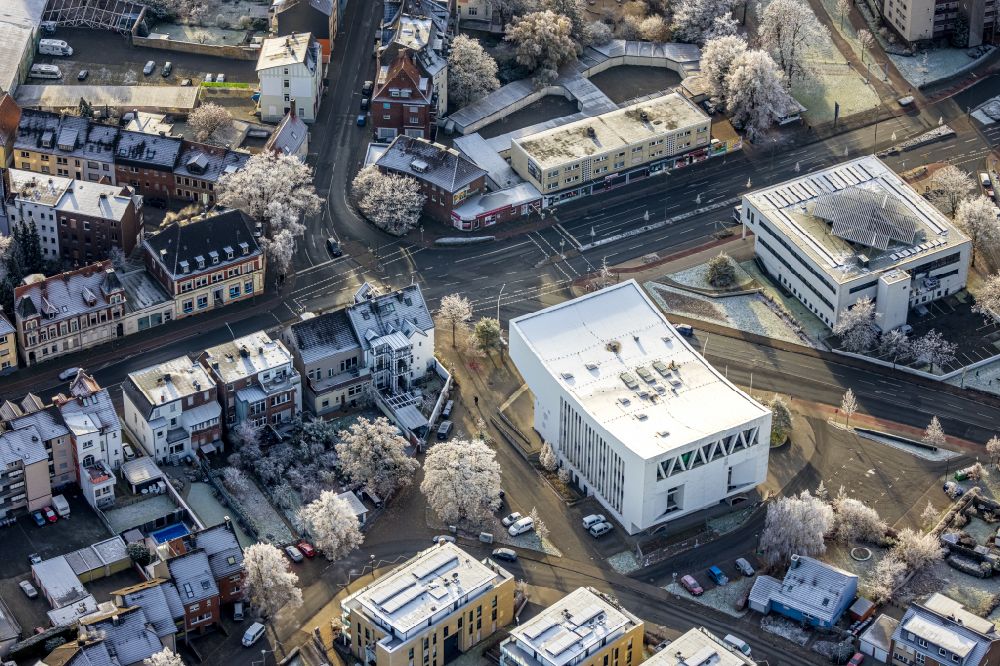 Aerial photograph Hamm - Wintry snowy school building of the Staedtische Musikschule Hamm on street Kolpingstrasse in Hamm in the state North Rhine-Westphalia, Germany