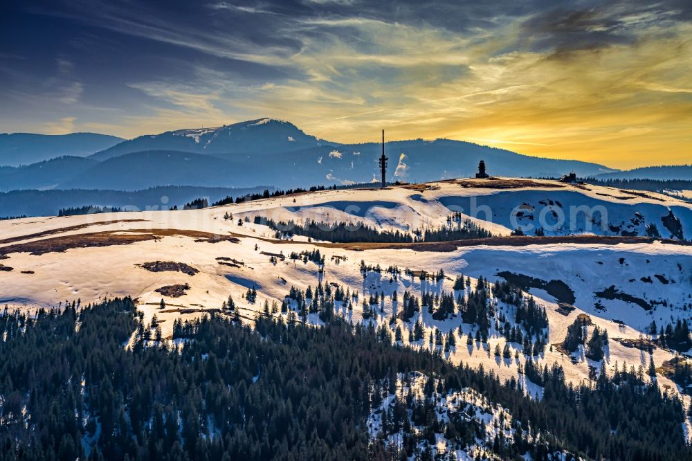 Aerial photograph Feldberg (Schwarzwald) - Wintry snowy crest of the mountain range Feldberg with the ACE-High NATO Troposcatter link station AFEZ ( Allied Command Europe ) in Feldberg (Schwarzwald) in the state Baden-Wurttemberg, Germany. The antennas were rebuildt in 1998