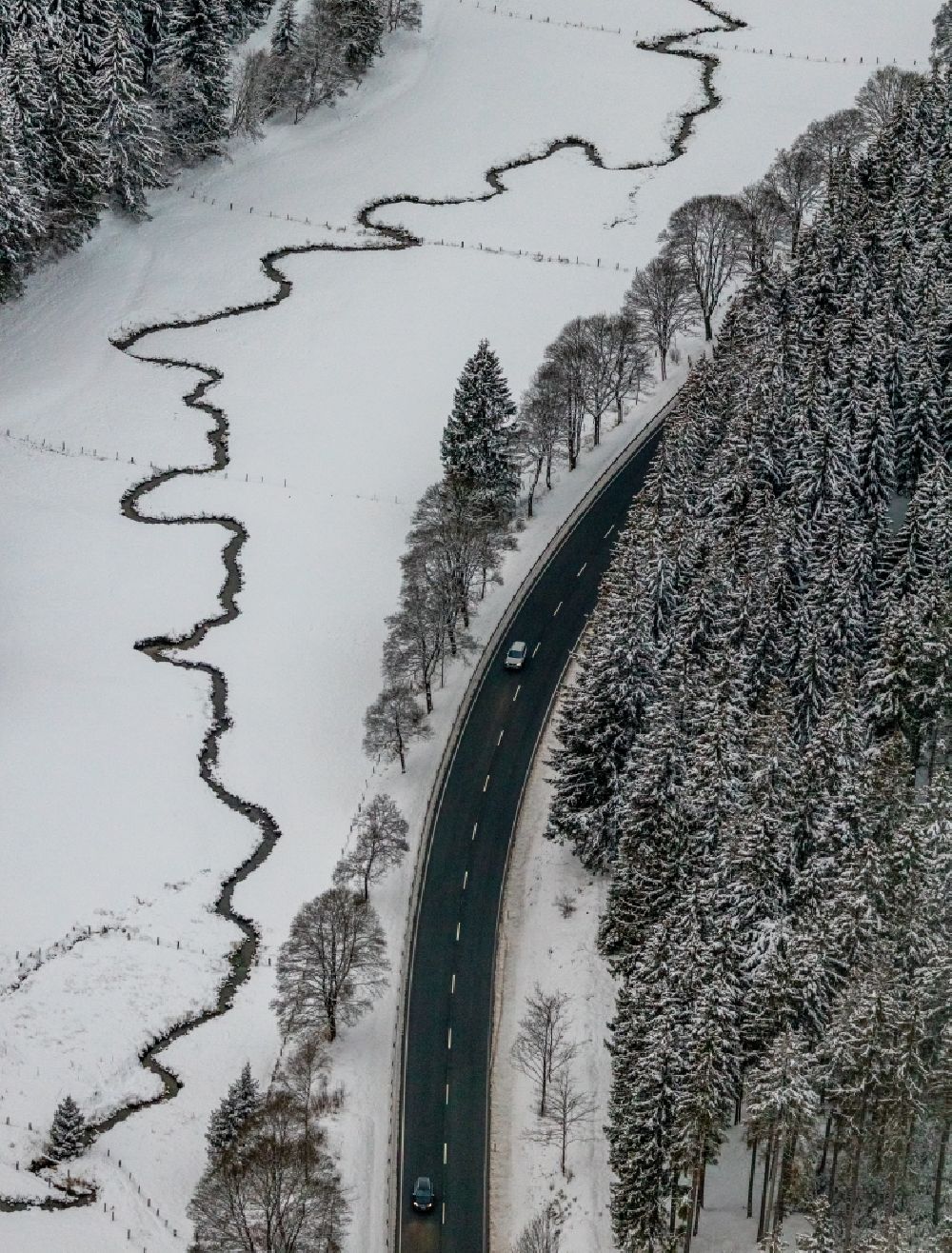 Winterberg from the bird's eye view: Wintry snowy serpentine curve of a river Ruhr in Oberen Ruhrtal in Winterberg at Sauerland in the state North Rhine-Westphalia, Germany