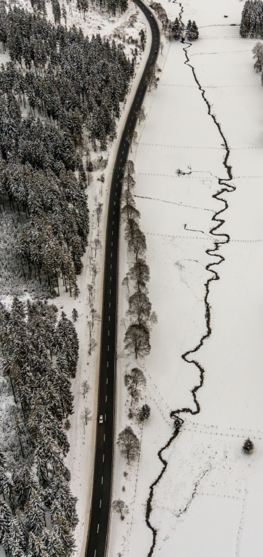 Aerial photograph Winterberg - Wintry snowy serpentine curve of a river Ruhr in Oberen Ruhrtal in Winterberg at Sauerland in the state North Rhine-Westphalia, Germany