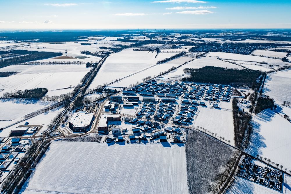 Aerial photograph Stade - Wintry snowy the district Riensfoerde in Stade in the state Lower Saxony, Germany