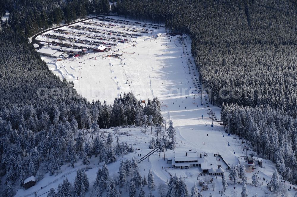 Aerial photograph Braunlage - Wintry snowy of ski resort Wurmberg in Braunlage in the state Lower Saxony, Germany