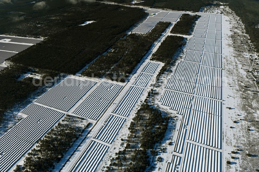 Aerial photograph Groß Dölln - Wintry snowy solar power plant and photovoltaic systems in Gross Doelln in the state Brandenburg, Germany