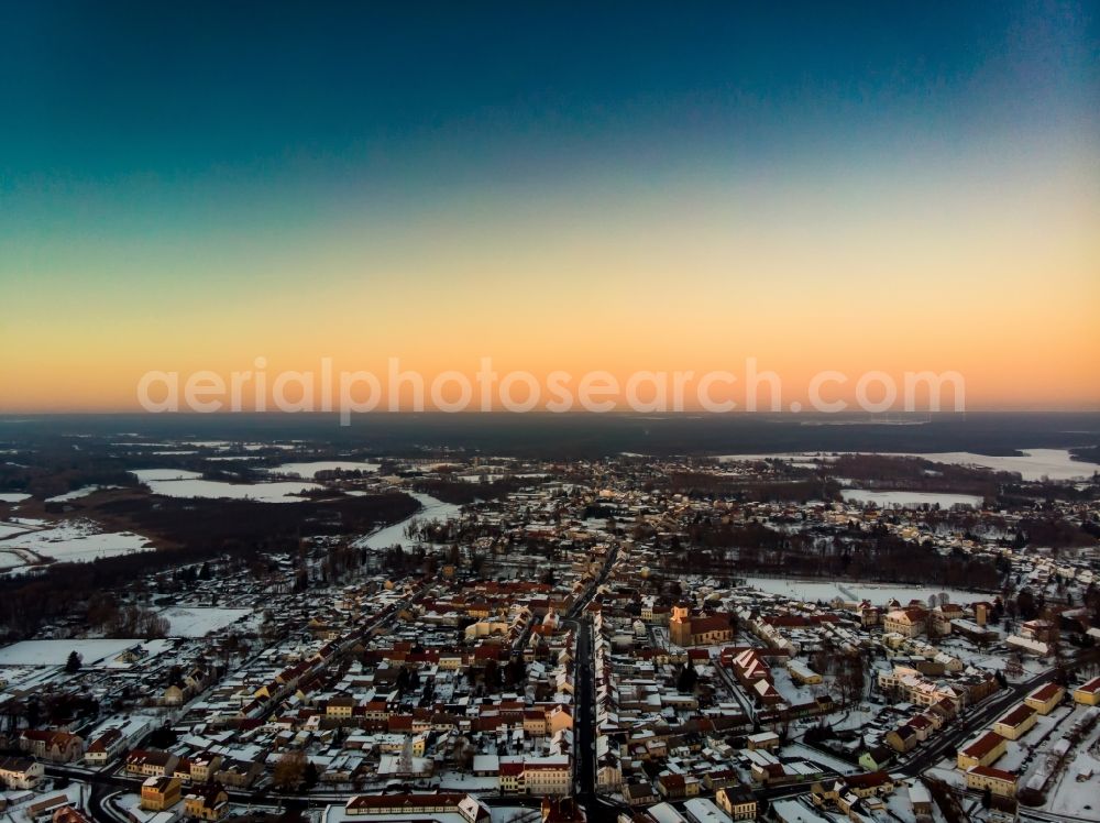 Aerial image Zehdenick - Wintry snowy downtown area and adjacent urban areas with streets and houses of the residential areas in Zehdenick in the state Brandenburg, Germany