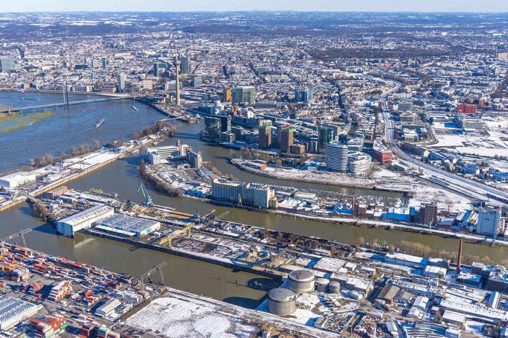 Aerial image Düsseldorf - Wintry snowy city view on the river bank of Rhein on Medienhafen in Duesseldorf in the state North Rhine-Westphalia, Germany