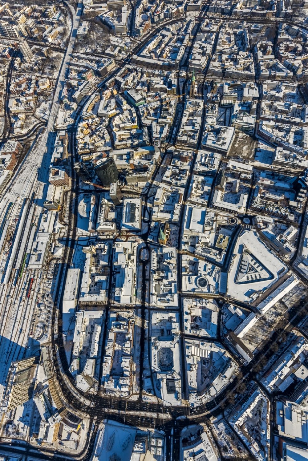 Dortmund from the bird's eye view: Wintry snowy the city center in the downtown area in Dortmund in the state North Rhine-Westphalia, Germany