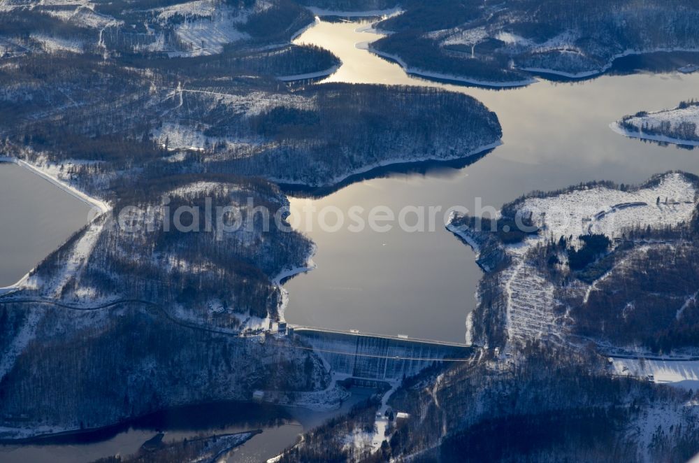 Aerial photograph Elbingerode (Harz) - Wintry snowy dam wall at the reservoir Rappbodetalsperre in Elbingerode (Harz) in the state Saxony-Anhalt, Germany