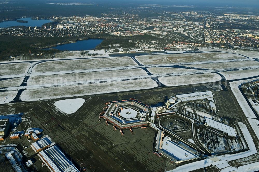 Aerial photograph Berlin - Wintry snowy end of flight operations at the terminal of the airport Berlin - Tegel