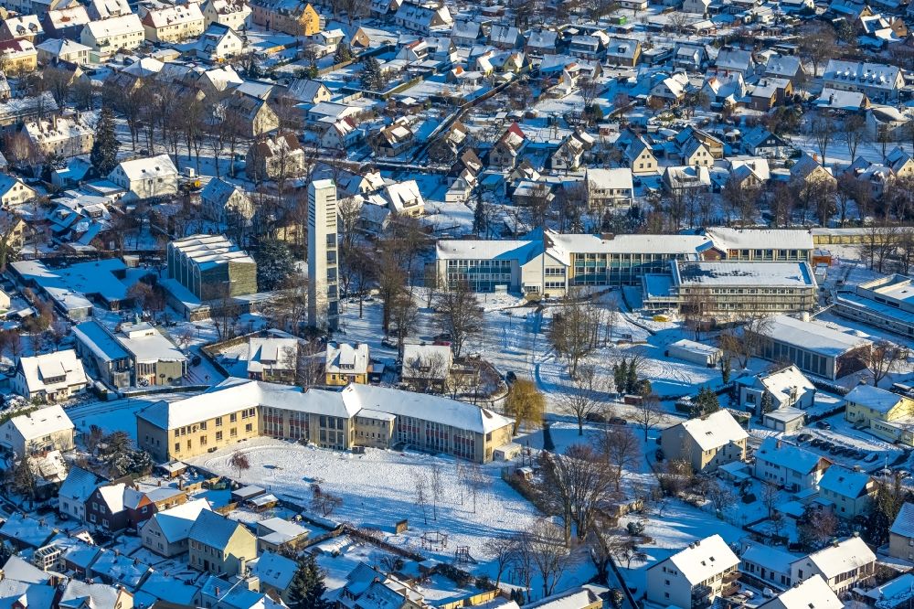 Aerial photograph Werl - Wintry snowy closure site of the former school building der Paul-Gerhardt-Schule on Paul-Gerhardt-Strasse in Werl at Ruhrgebiet in the state North Rhine-Westphalia, Germany
