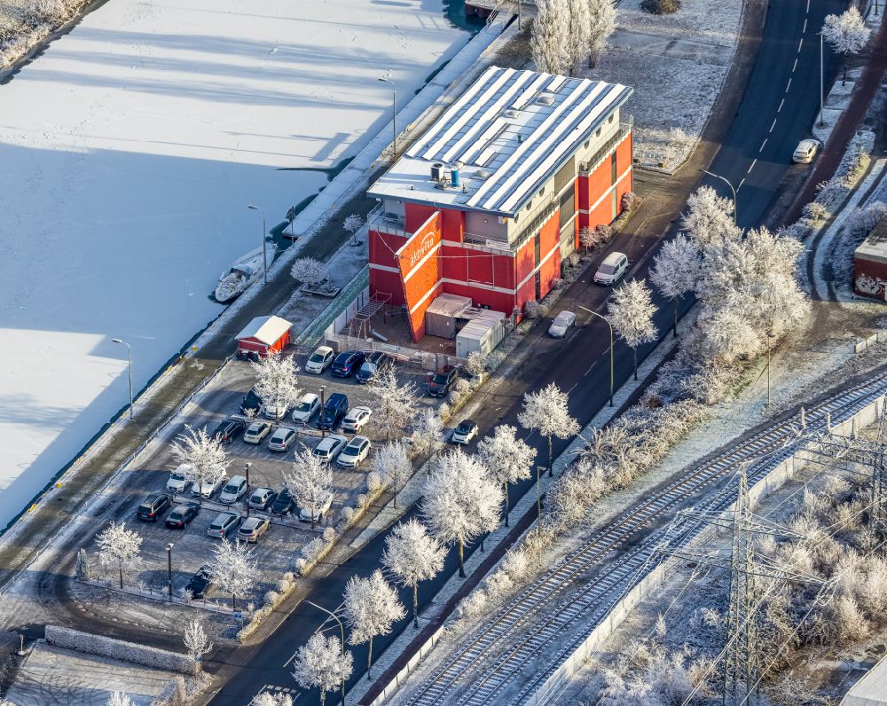 Aerial image Hamm - Wintry snowy building of the sports and fitness center aktivita on street Hafenstrasse in the district Heessen in Hamm at Ruhrgebiet in the state North Rhine-Westphalia, Germany