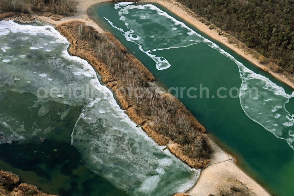 Berlin from the bird's eye view: Shore areas frozen in winter at the Kaulsdorfer Seen lake area in the Kaulsdorf district in Berlin, Germany