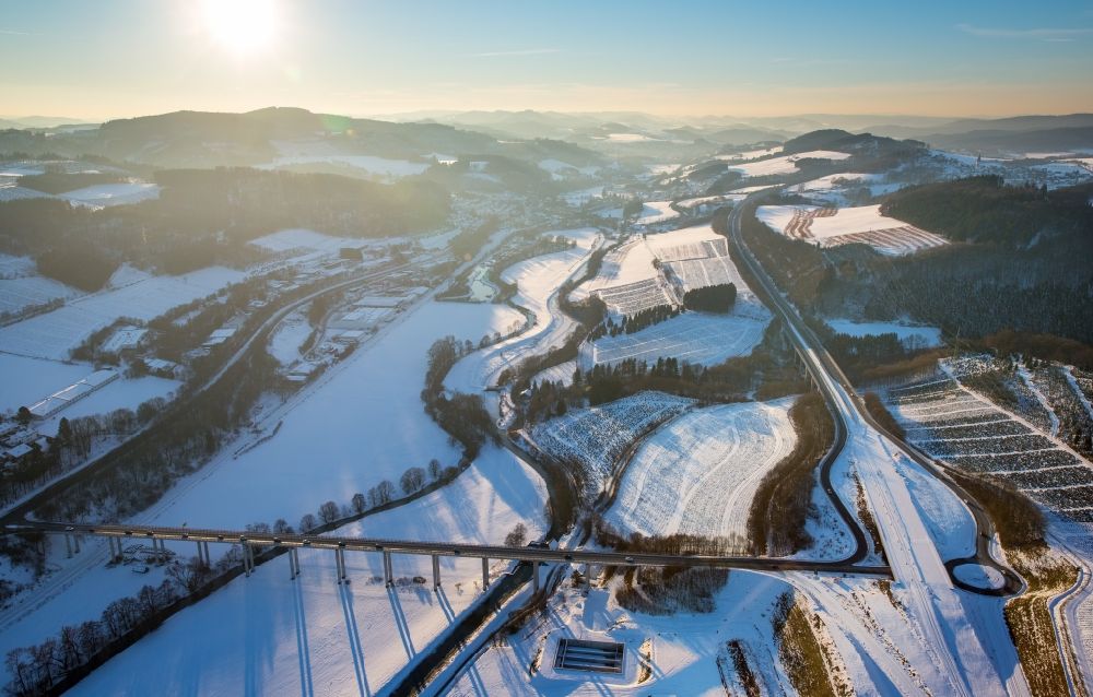 Aerial photograph Bestwig - Wintry snowy Riparian zones on the course of the river the Ruhr in the district Velmede in Bestwig in the state North Rhine-Westphalia