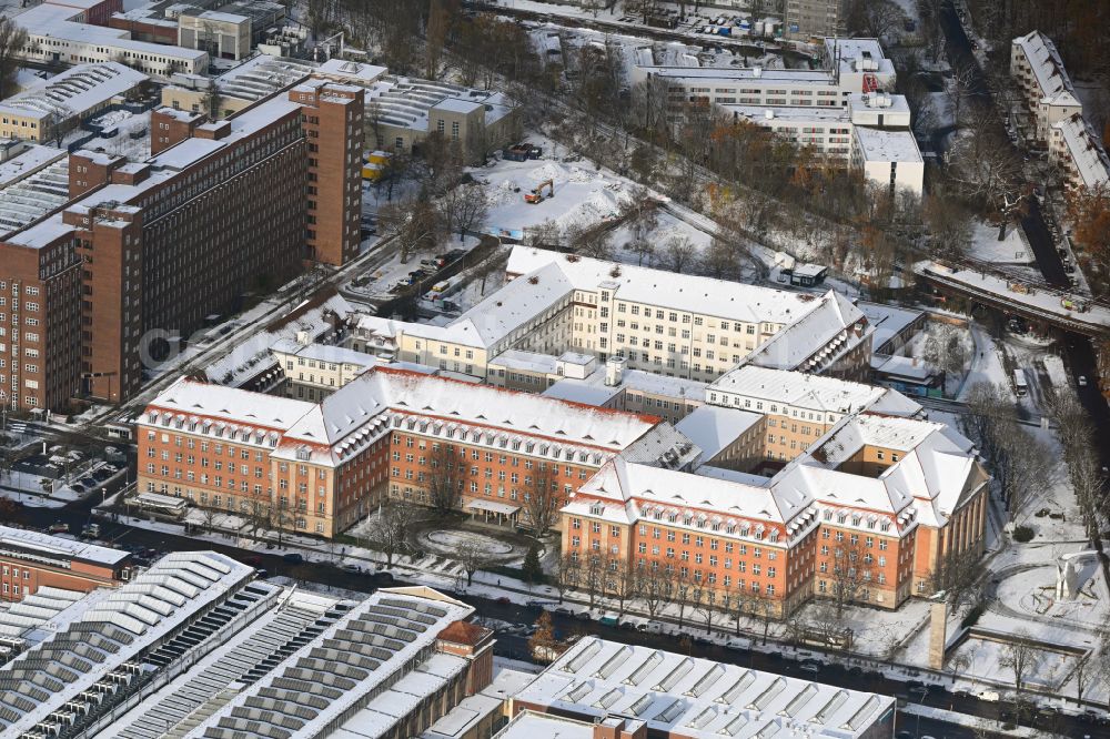 Aerial photograph Berlin - Wintry snowy administrative building of the industrial area of the Siemens AG in der Nonnendammallee in Berlin