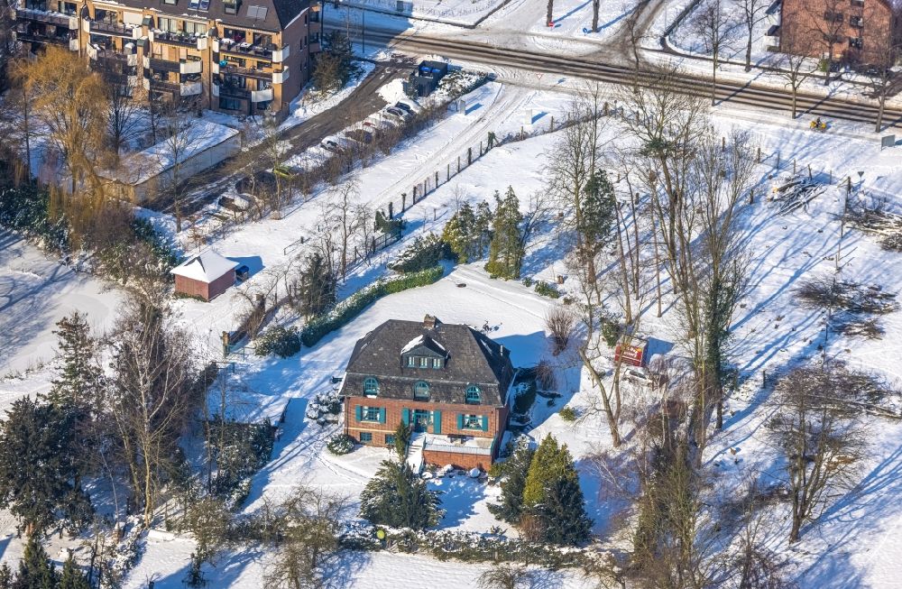 Aerial photograph Hamm - Wintry snowy luxury residential villa of single-family settlement in Hamm at Ruhrgebiet in the state North Rhine-Westphalia, Germany