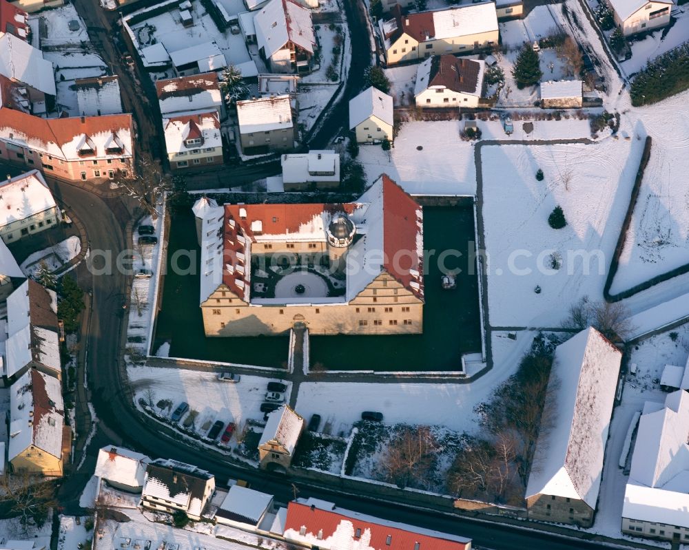 Aerial photograph Stein am Kocher - Wintry snowy building and castle park systems of water castle Schloss Presteneck in Stein am Kocher in the state Baden-Wuerttemberg, Germany